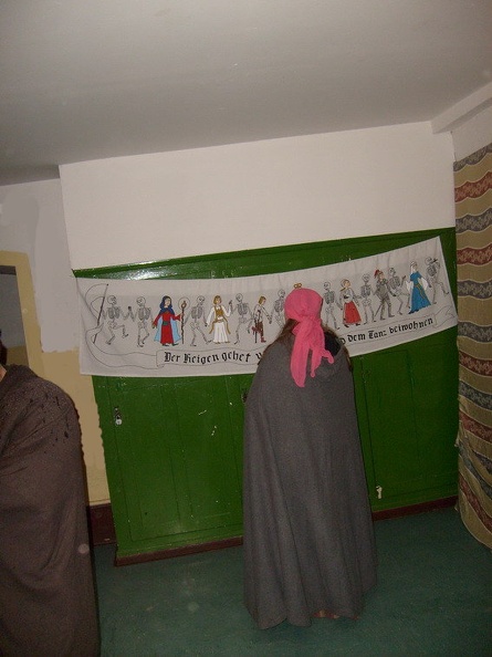 07 Annemarie vorm Totentanz.JPG